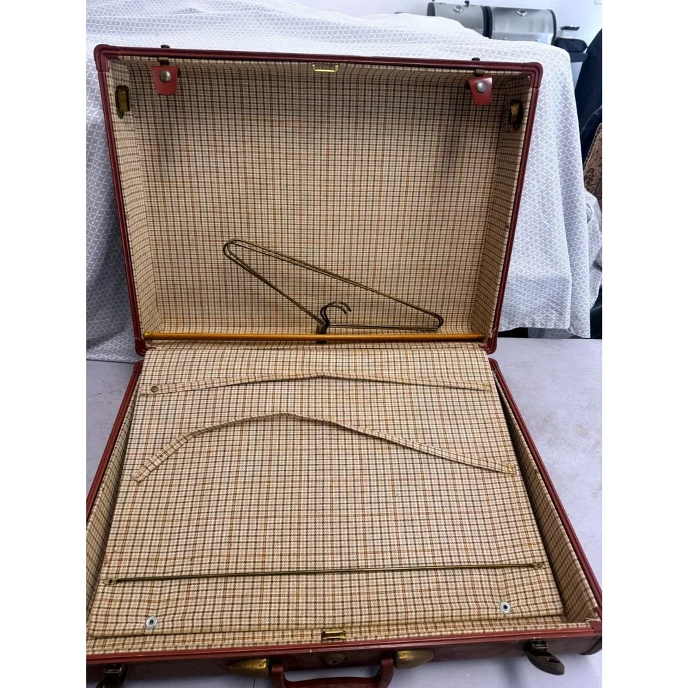 Vintage Samsonite Brown Suitcase 24
